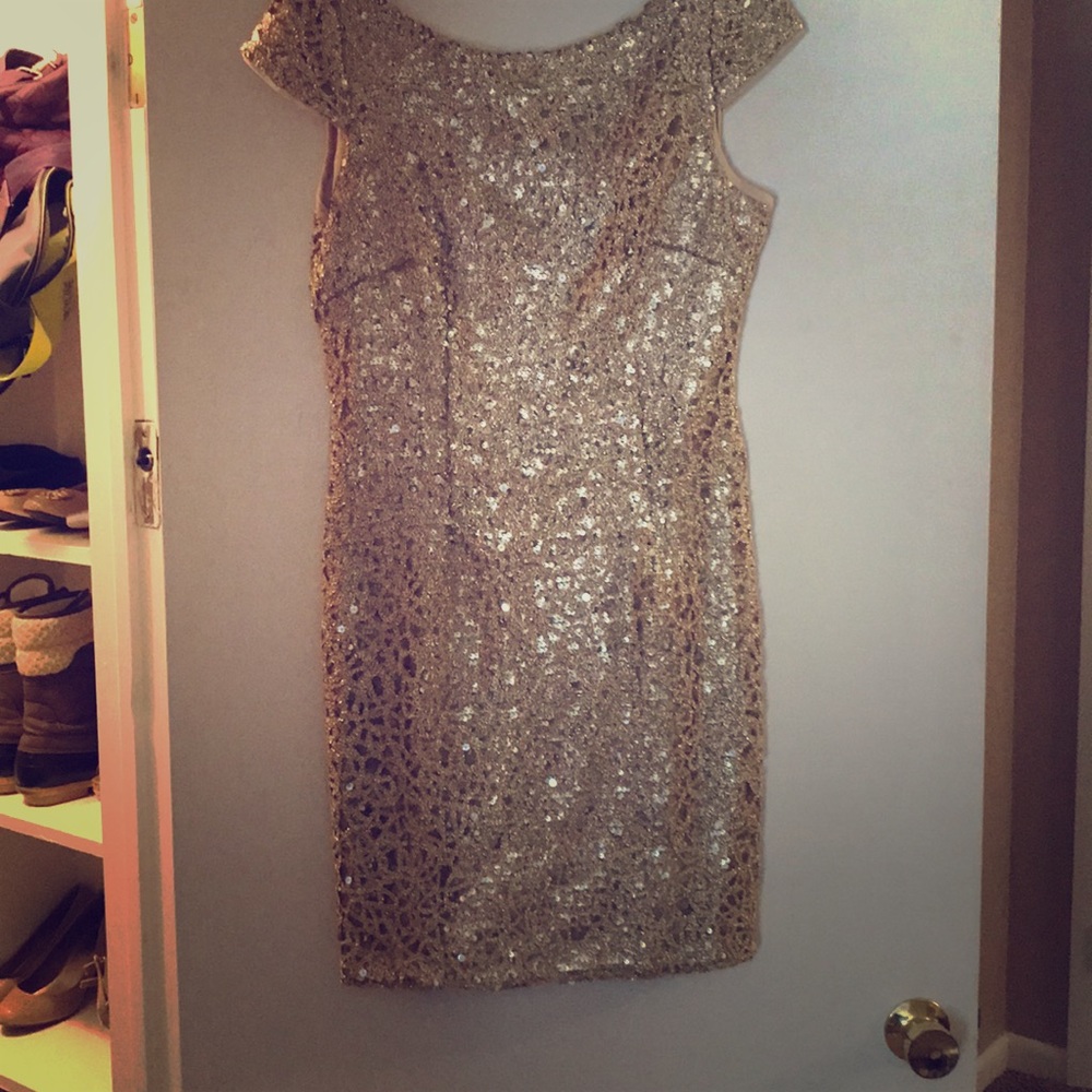 Beautiful sequined gold dress!!